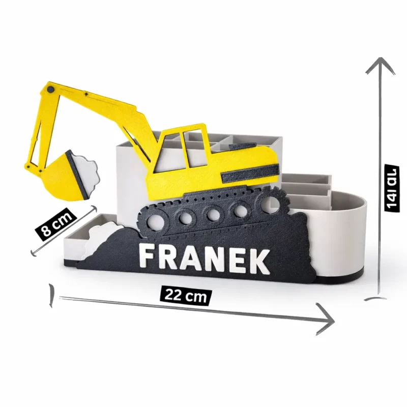 Grafika z wymiarami organizera na biurko w kształcie koparki na gąsienicach: szerokość 22 cm, wysokość 14 cm, głębokość 8 cm. Produkt z imieniem Franek.