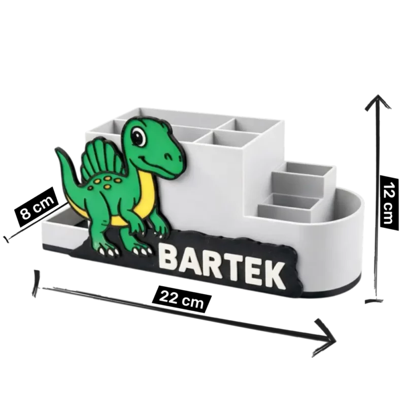 Wymiary organizera na biurko z zielonym spinozaurem i imieniem Bartek. Przybornik ma 22 cm długości, 12 cm wysokości i 8 cm szerokości.